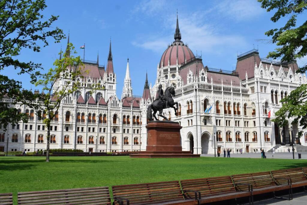 Cosy Apartment Just Next To Parliament Budapest Luaran gambar